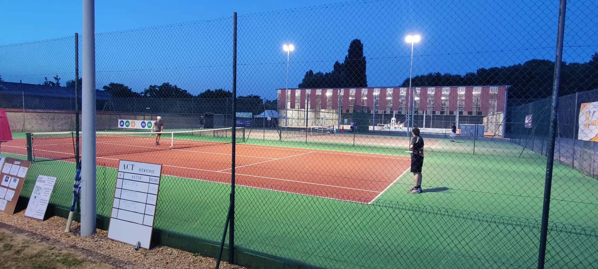 Match de tennis de nuit